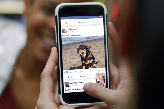 Facebook sẽ ưu tiên nội dung từ người dùng hơn là từ các nhà xuất bản hay fanpage. Ảnh: Digital Trends.